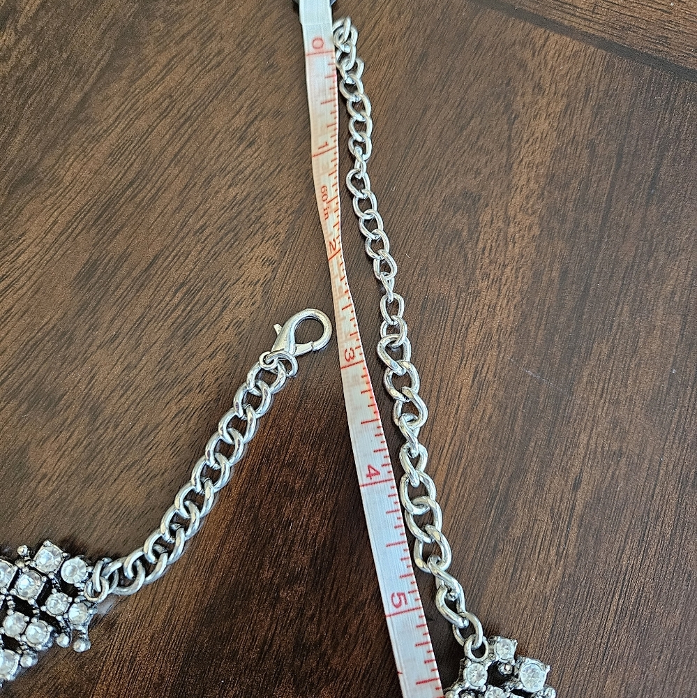 Amazon brand Crystal statement necklace, silver - Picture 8 of 8